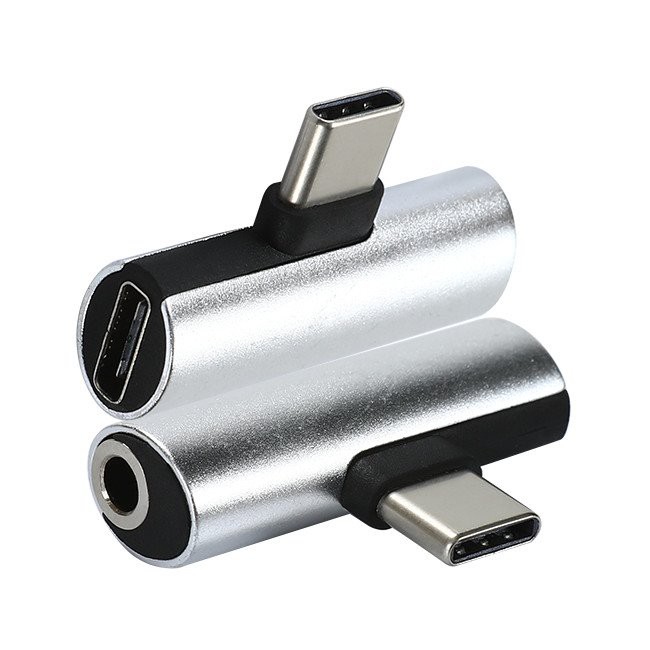 सिल्वर कलर टी-शेप USB C टू ऑडियो और चार्जर अडैप्टर